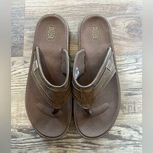 New without tags Men’s Size 11 Hey Dude Flip Flops